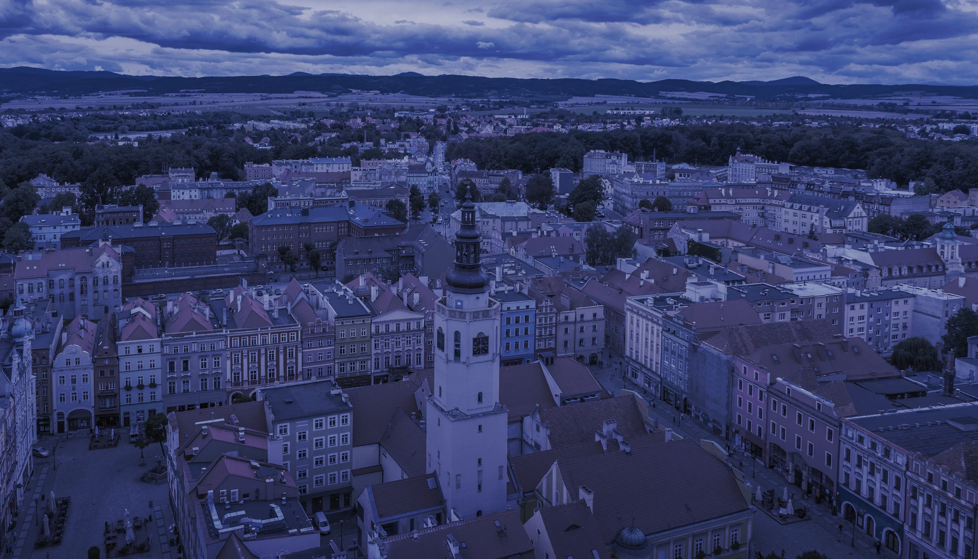 Panorama Świdnicy z wieżą ratuszową